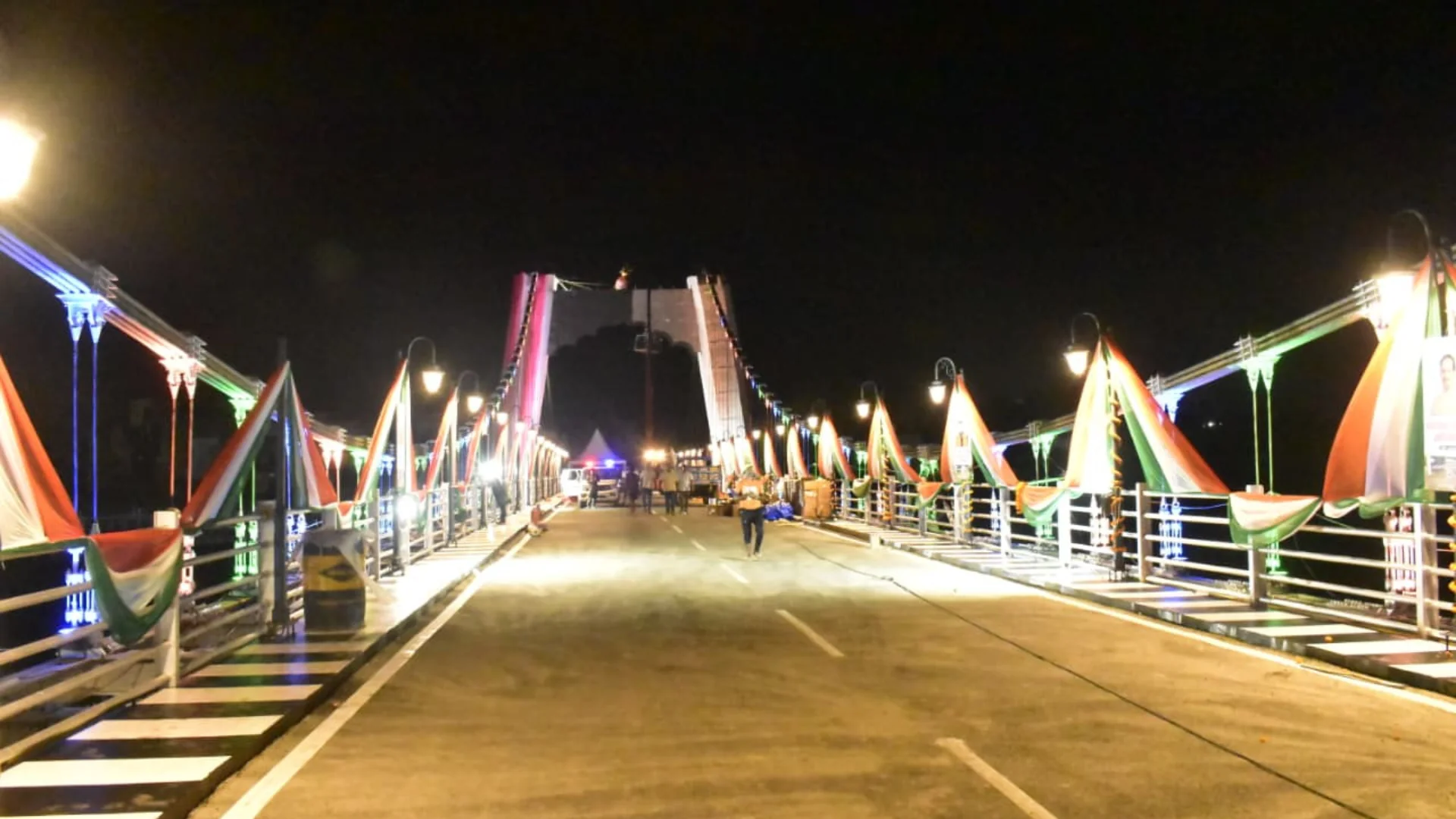 MOTORABLE SUSPENSION BRIDGE