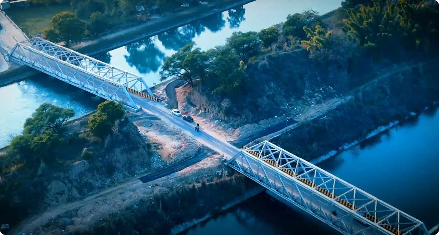 MOTORABLE TRUSS BRIDGE