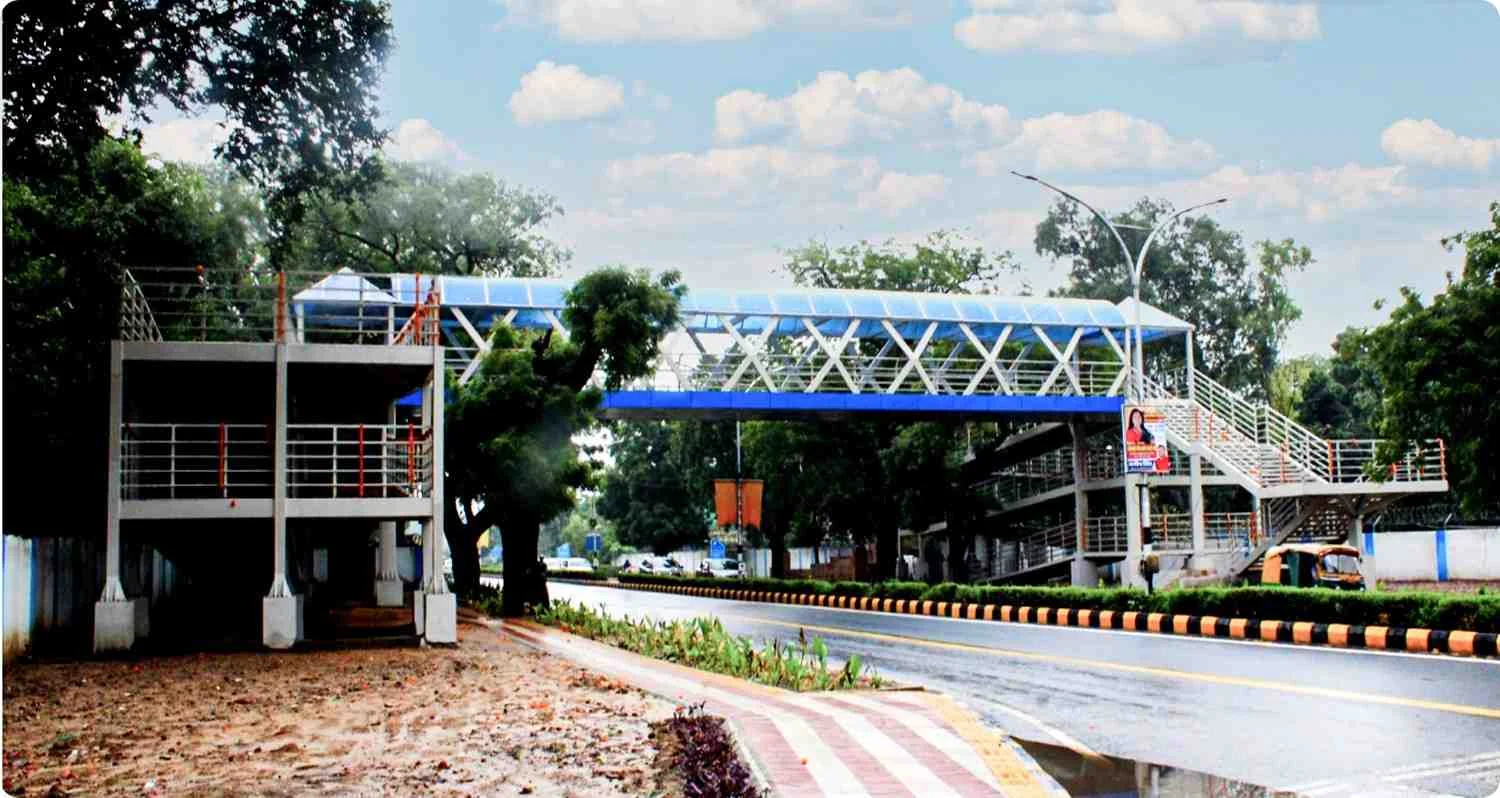 STEEL TRUSS BRIDGE AT DELHI