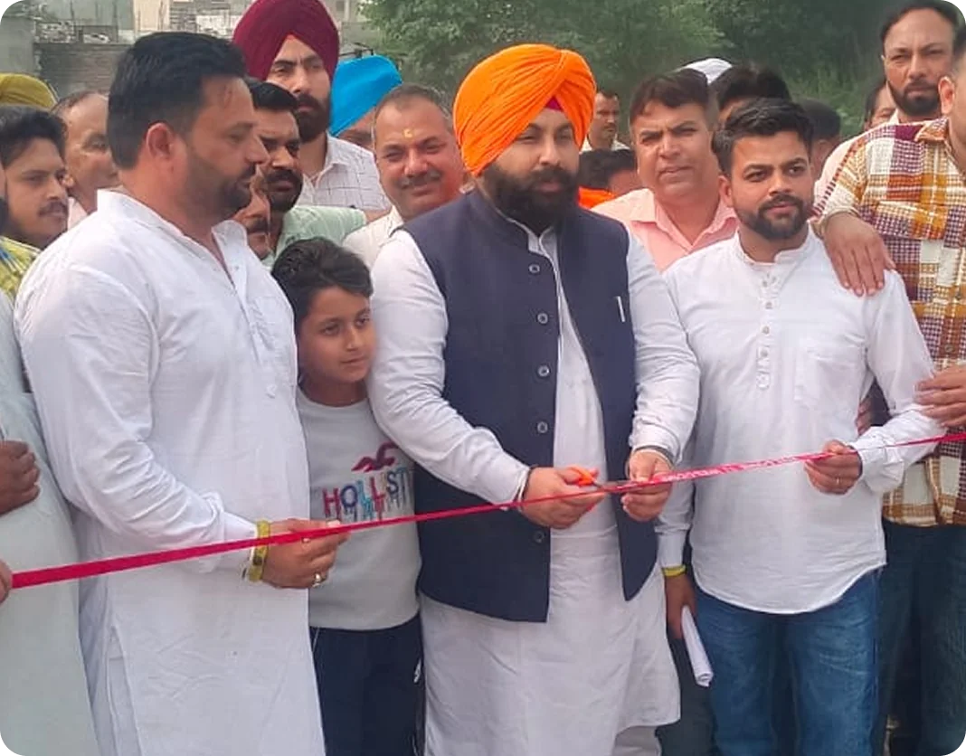 MOTORABLE TRUSS BRIDGE